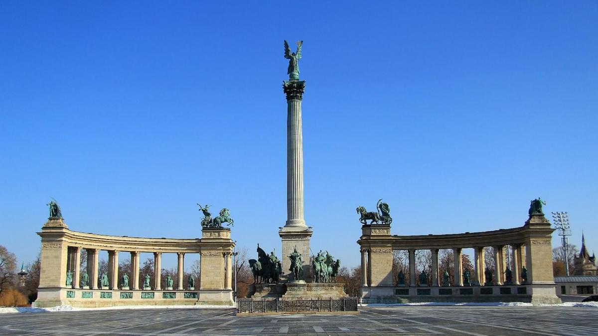 budapest heroes square 1