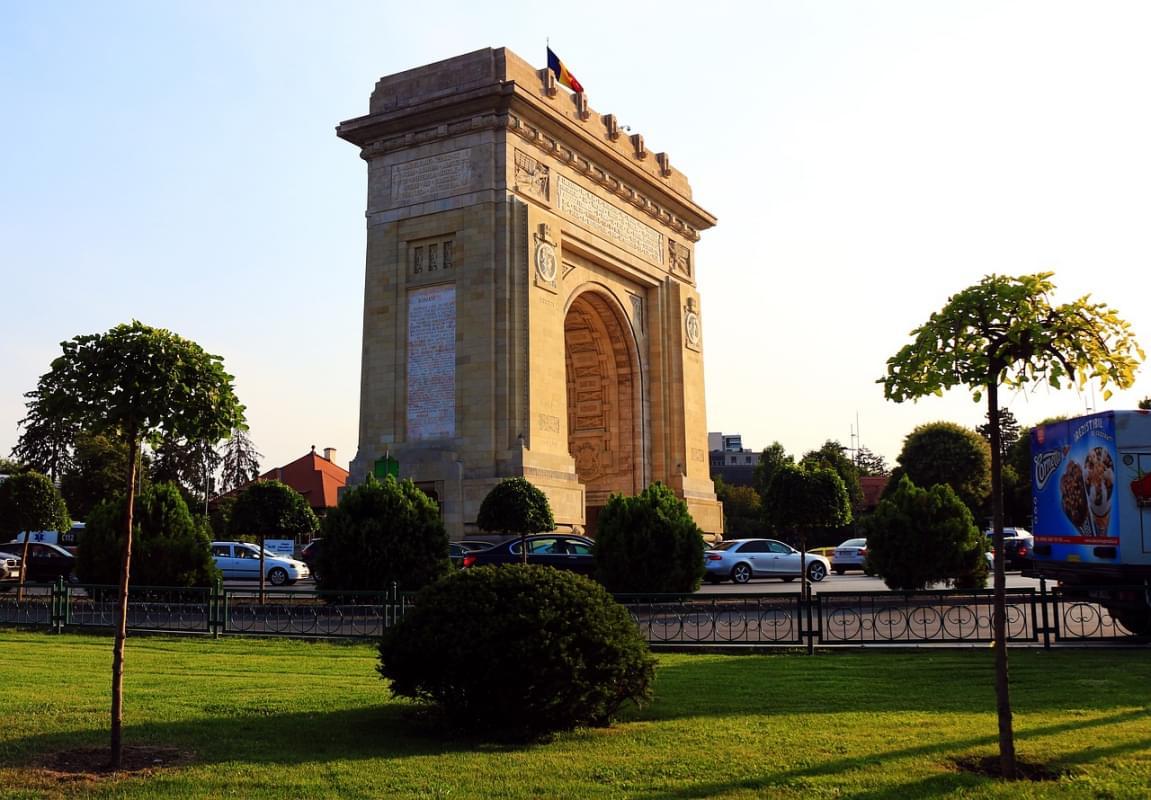 bucharest arch of triumph landscape 1