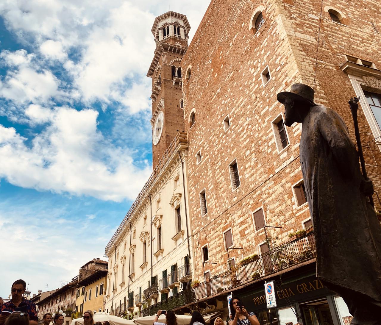 Piazza delle Erbe 1