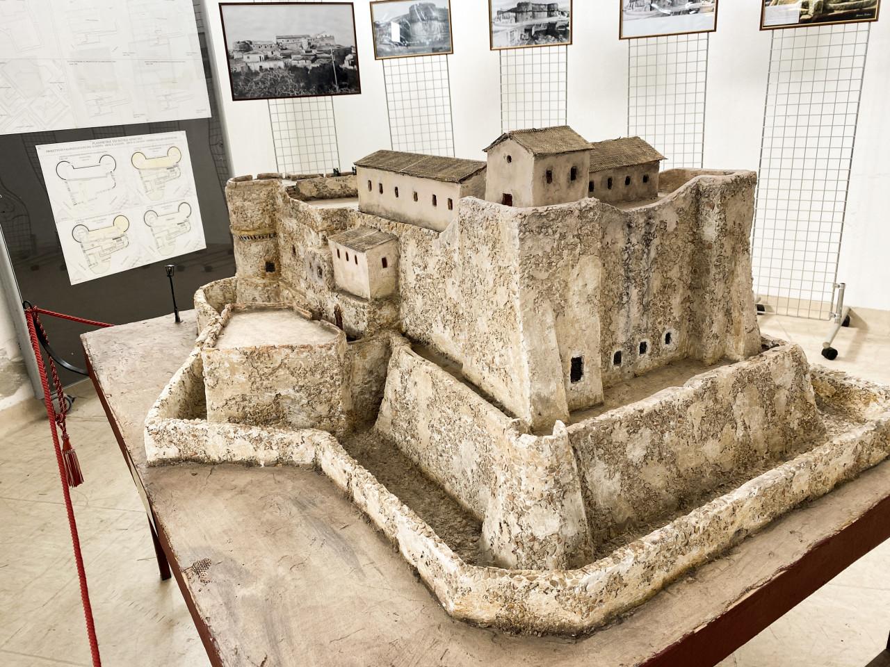 model of the Aragonese castle