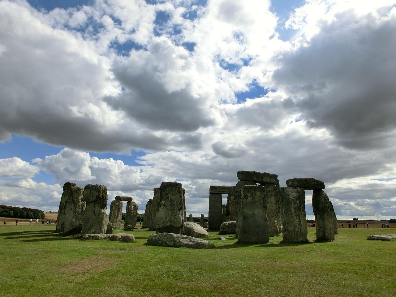 Getting to Stonehenge from London: how to get there by bus or train